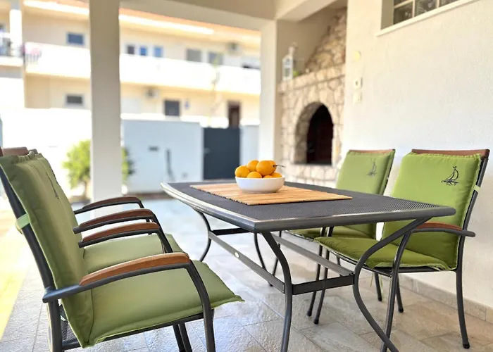Spacious Chic Residence