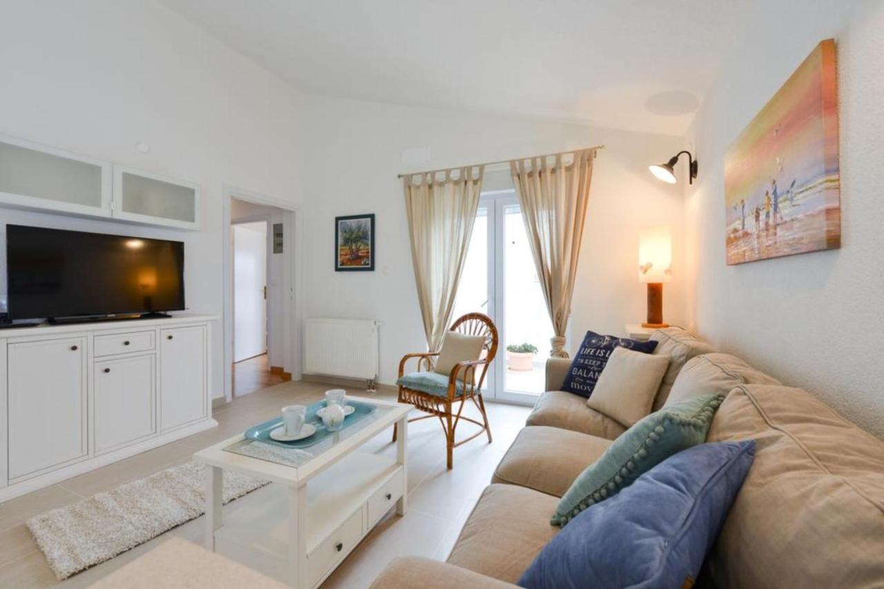 Spacious Chic Apartment